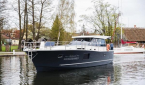Jacht motorowy Nautika 1300 LUX, Wilkasy